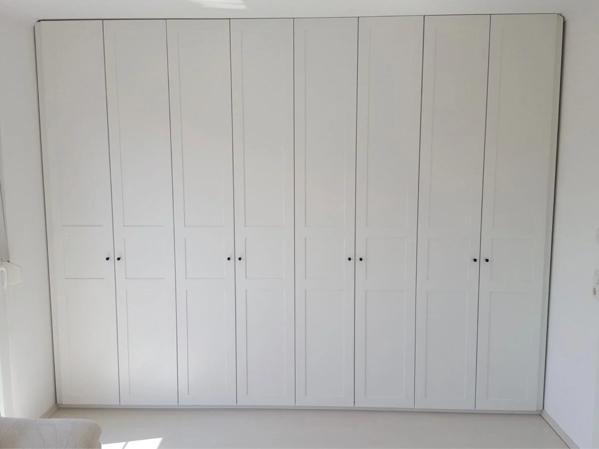 wardrobe built in